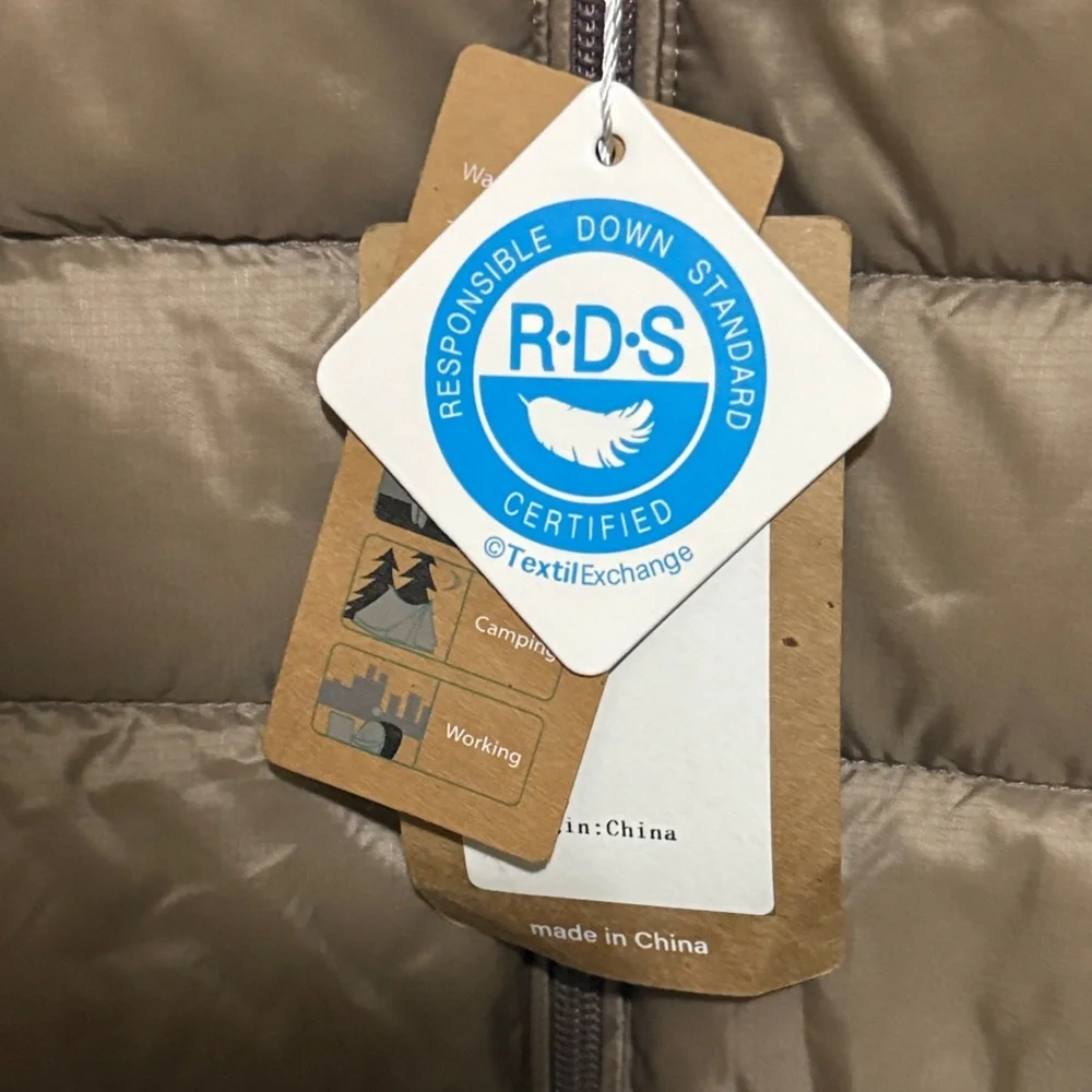 Wantdo Women's Packable Ultra Light Weight Short Down Jacket size Medium NWT - Picture 3 of 7